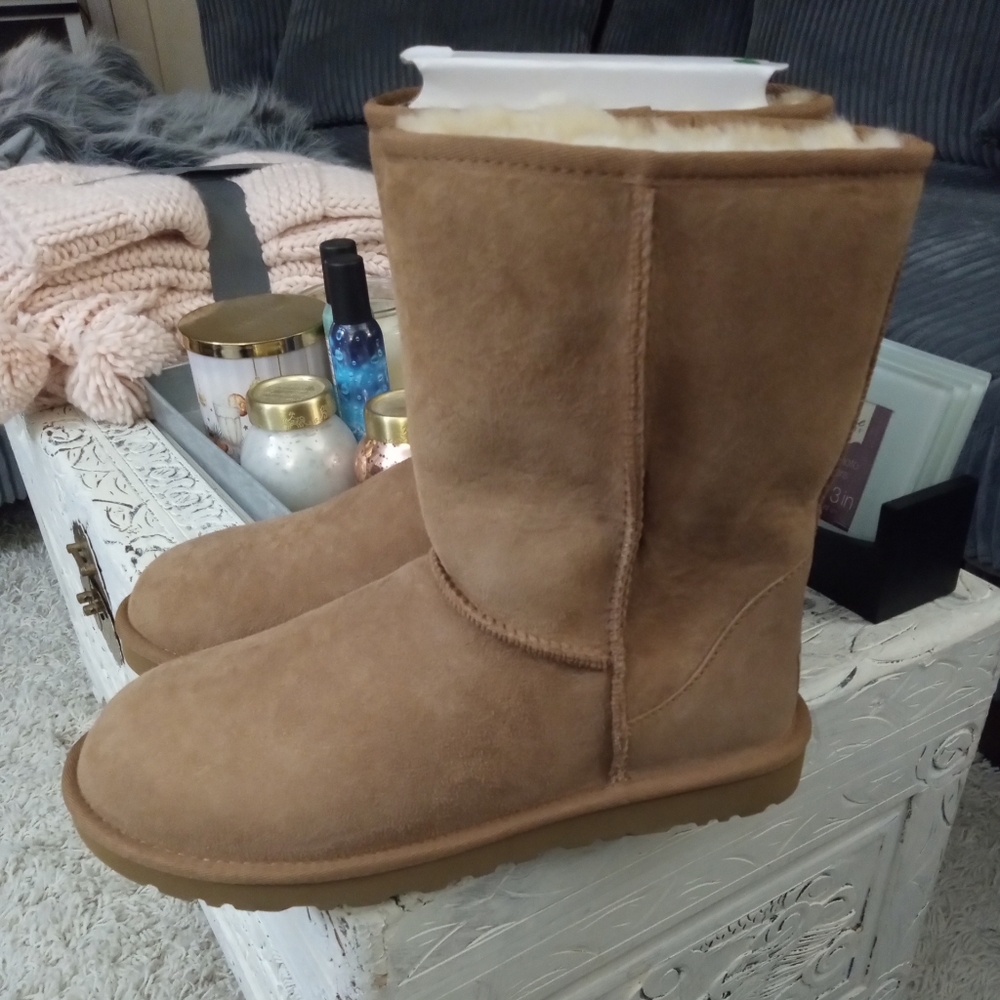 🆕⭐UGG Short II boots